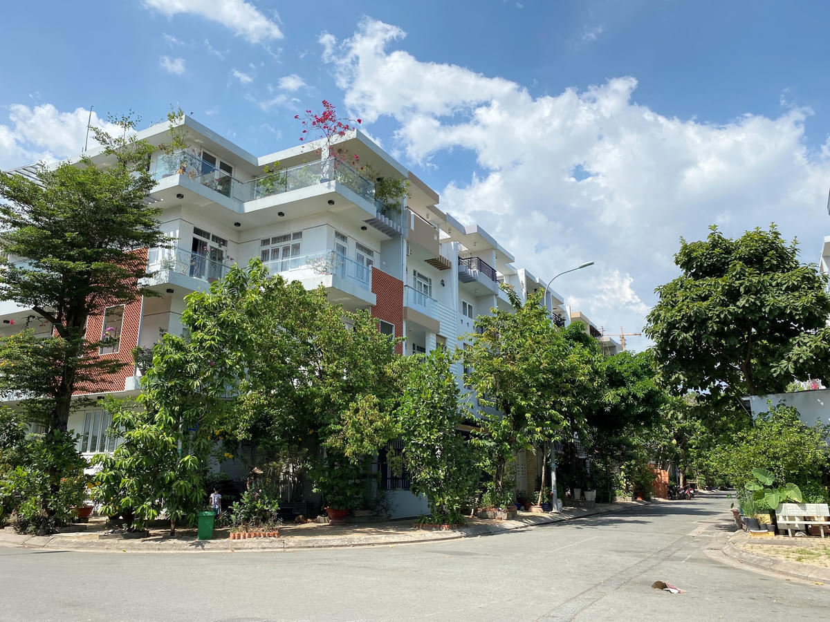 Giá nhà đất tại TP HCM đã tăng chóng mặt trong thời gian qua và không có dấu hiệu giảm vì dịch bệnh. (Ảnh: Đại Việt).