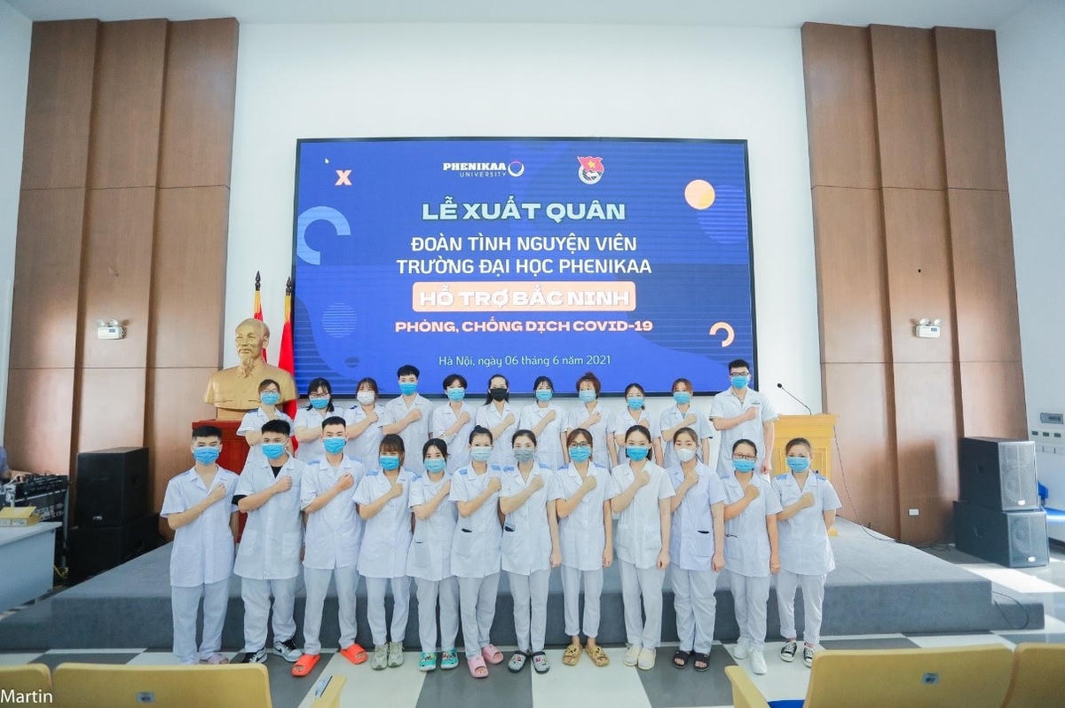 Đoàn tình nguyện viên Trường Đại học Phenikaa.