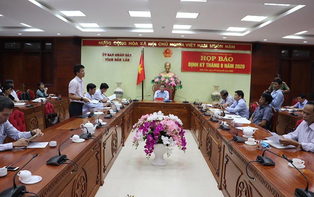 Quang cảnh buổi họp báo.