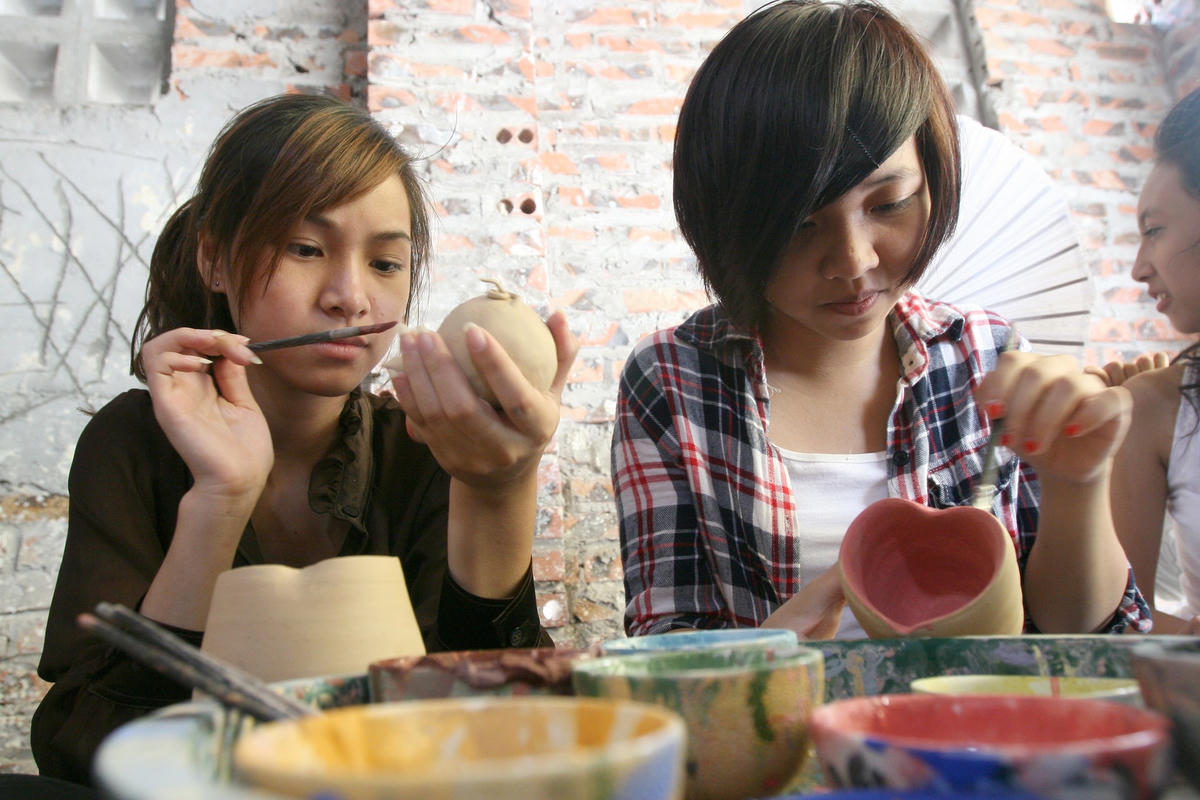 Làng nghề gốm Bát Tràng phát triển bền vững từ du lịch xanh. Ảnh: Vinh Quang.