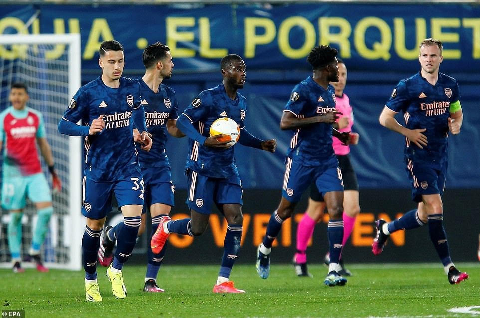Arsenal thua 1-2 trên sân của Villarreal.
