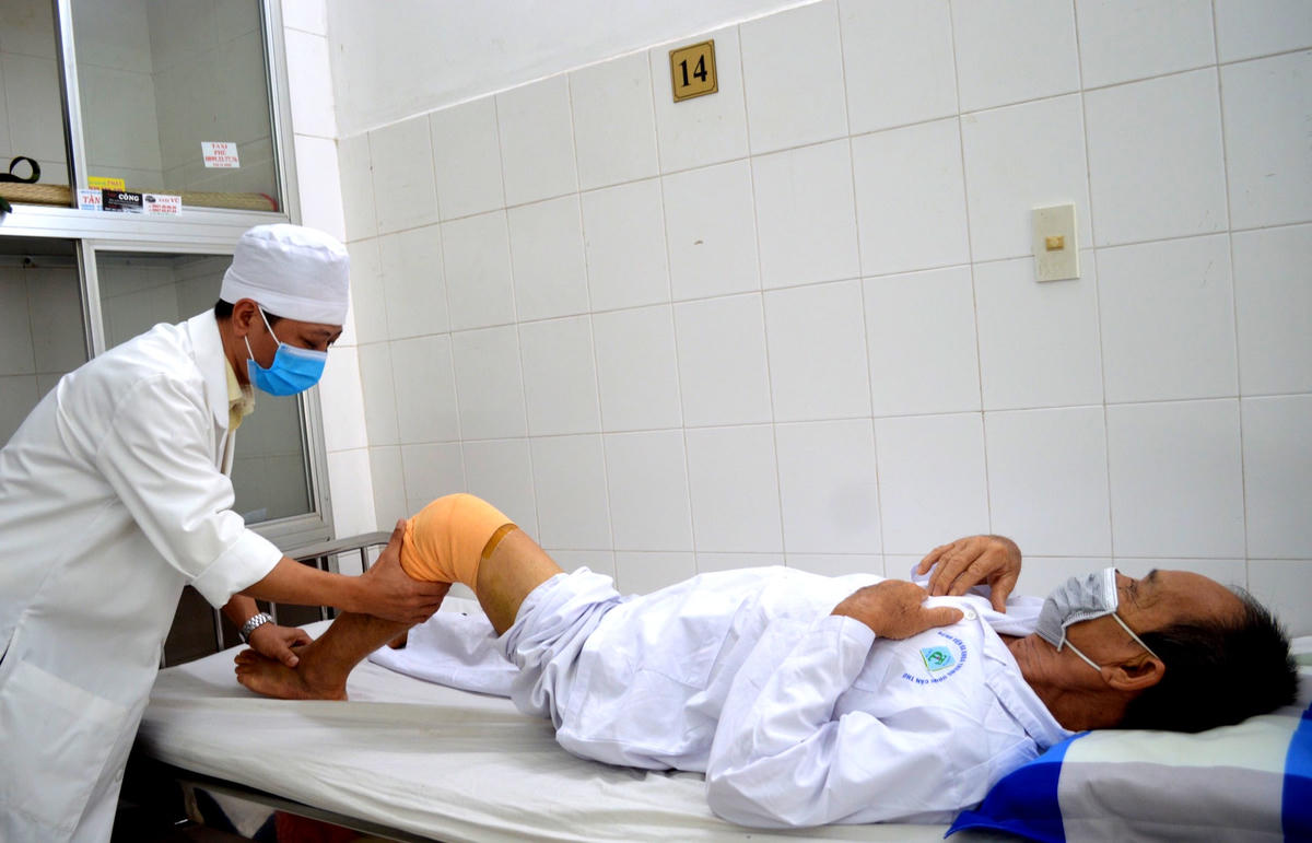Bệnh nhân Hân sau khi thay khớp gối dần hồi phục và sớm được xuất viện 