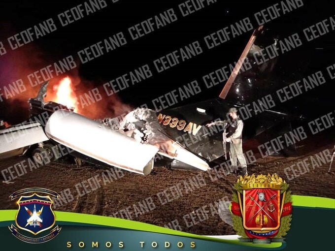 Xác máy bay sau khi bị Venezuela bắn hạ đêm 8/7. Ảnh: CEOFANB.