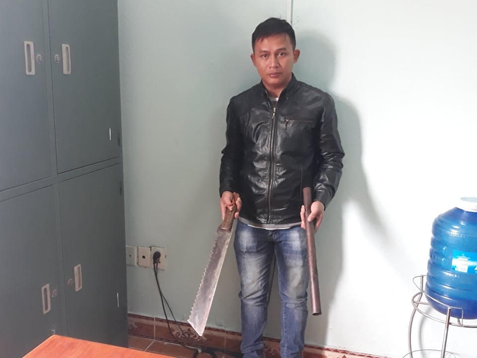 Hung khí nóng mà các đối tượng dùng đe dọa xe khách ở Gia Lai.