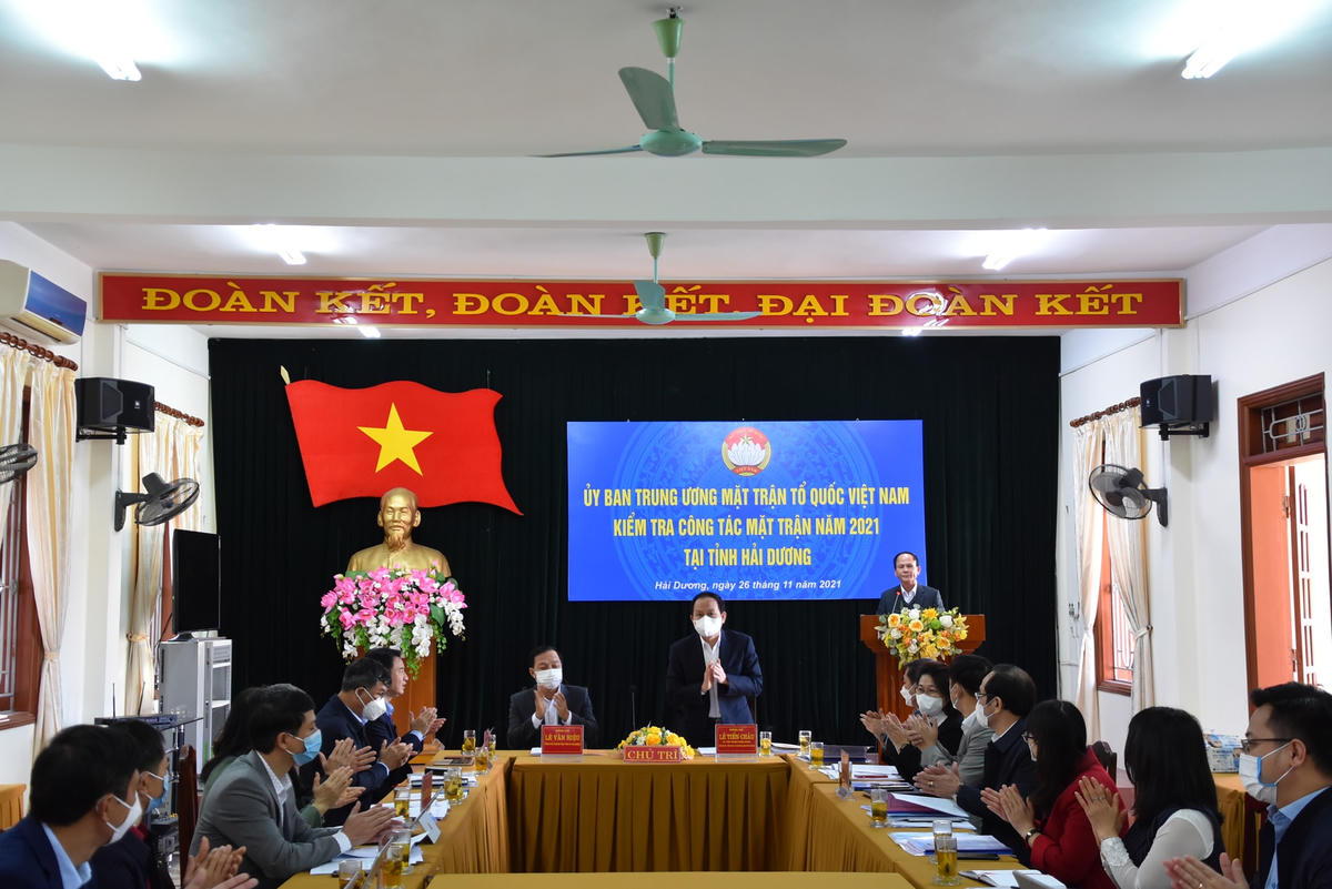 Phó Chủ tịch - Tổng Thư ký Lê Tiến Châu kiểm tra công tác Mặt trận năm 2021 tại tỉnh Hải Dương.