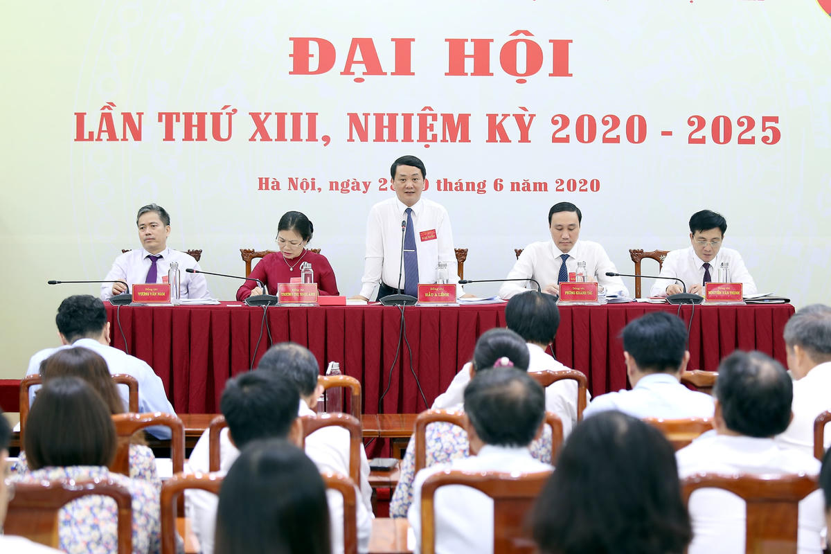 Phó Chủ tịch - Tổng Thư ký Hầu A Lềnh phát biểu. Ảnh: Kỳ Anh