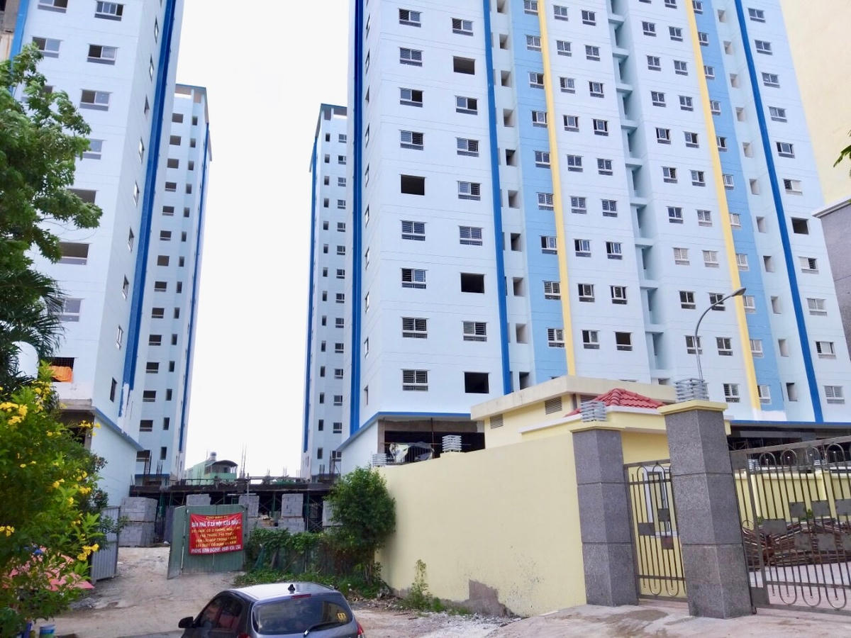 Căn hộ hạng C ở TP HCM vẫn tiếp tục khan hiếm, khiến cho việc sở hữu nhà của người thu nhập thấp trở nên khó khăn hơn.