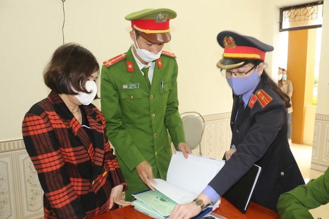 Bà Thái Thị Vinh, Kế toán Xí nghiệp Thủy Lợi Đô Lương bị bắt giam (Ảnh: Đức Vũ).