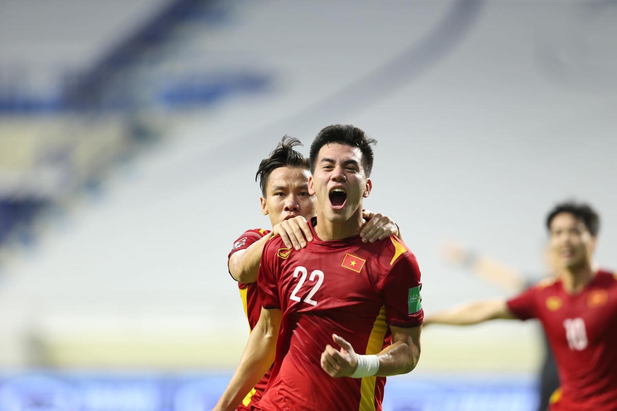 Tiến Linh mở tỉ số.
