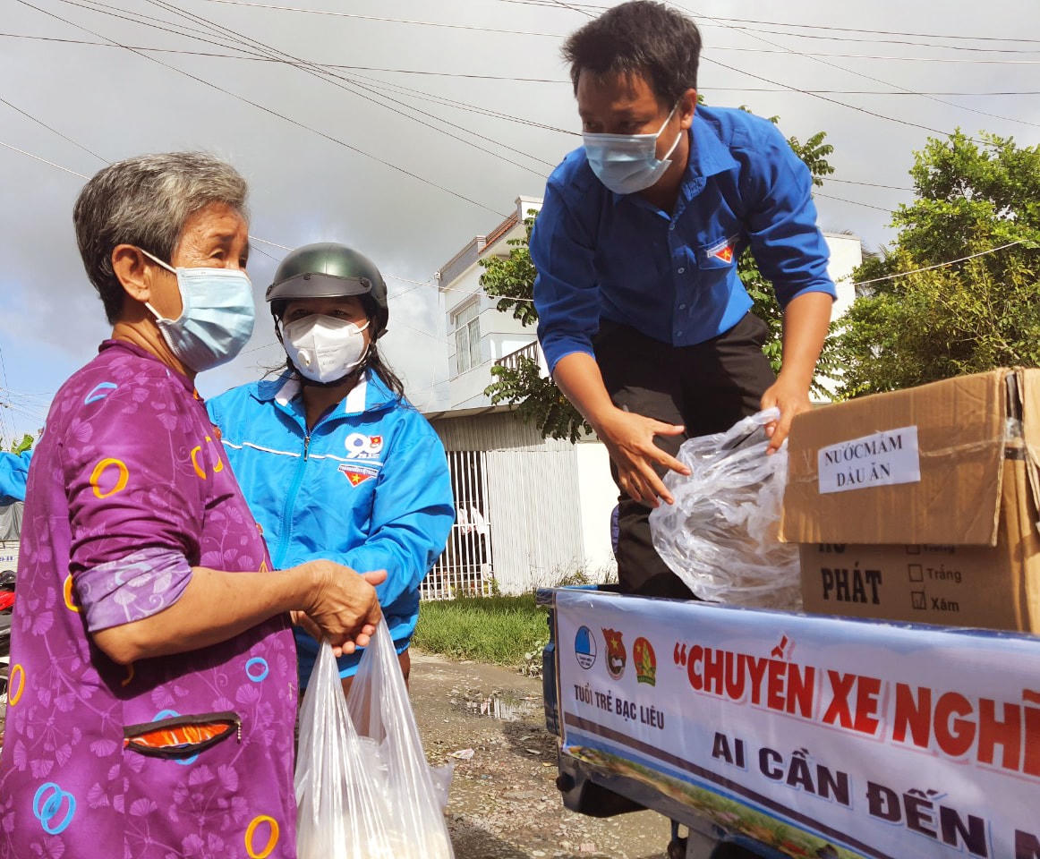 Mặt trận Kiên Giang vận động các tổ chức, đơn vị hỗ trợ nhu yếu phẩm cho bà con vùng phong tỏa chống dịch.