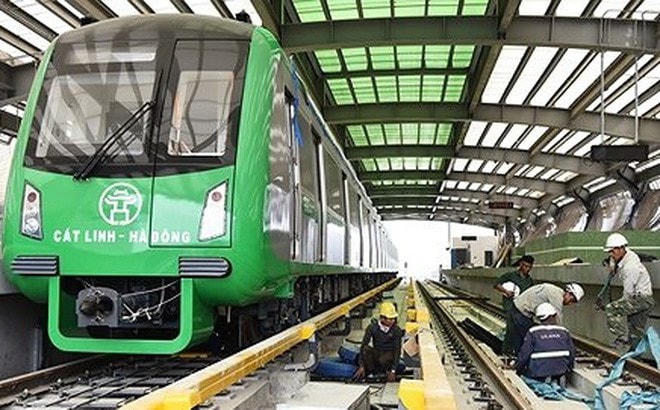 Chuyên gia Trung Quốc kiểm tra hệ thống đoàn tàu, toa xe.