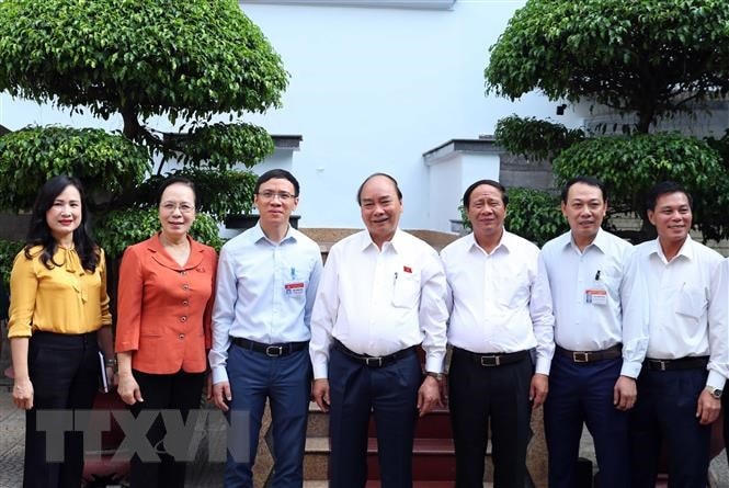Thủ tướng Nguyễn Xuân Phúc cùng lãnh đạo thành phố Hải Phòng và các đại biểu. (Ảnh: Thống Nhất/TTXVN).
