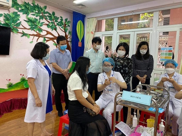 Một điểm tiêm vaccine tại quận Cầu Giấy (Hà Nội). Ảnh: Thiện Tâm.