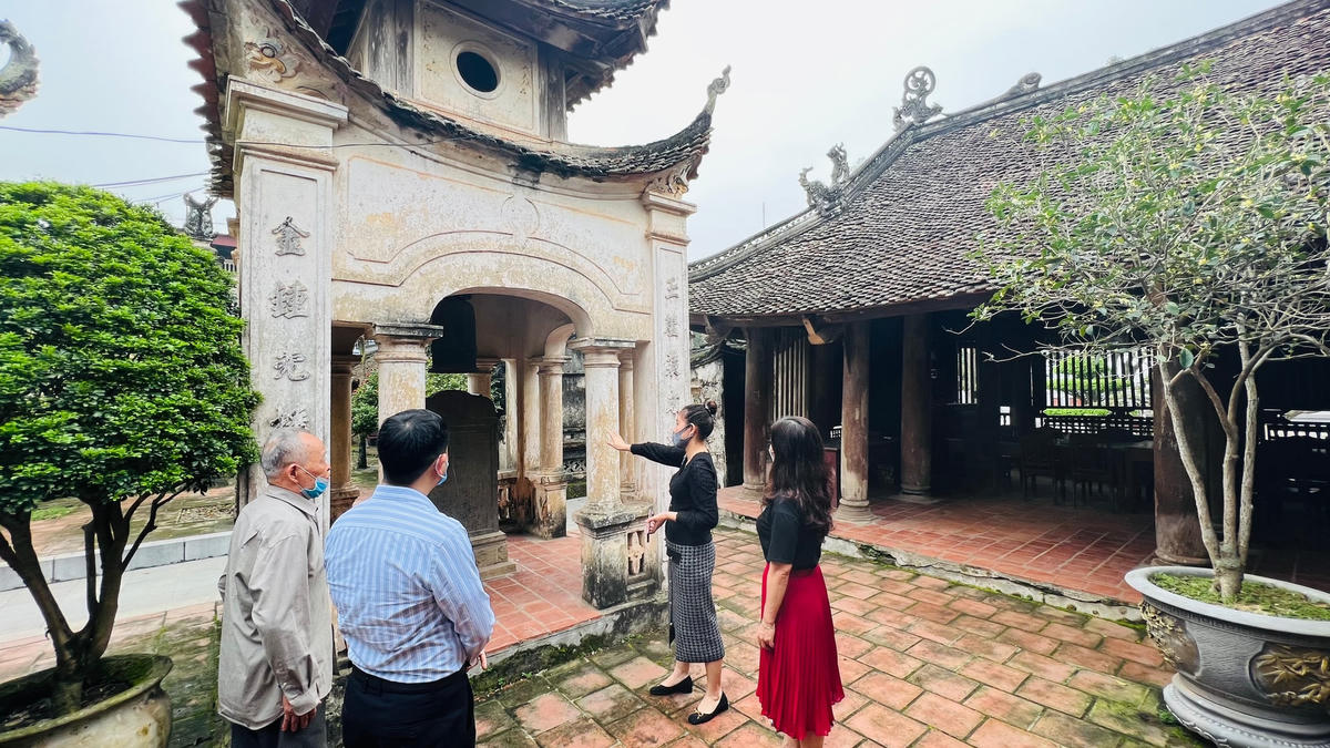 Nhà cổ Hùng Lô được người dân ý thức gìn giữ giữa không gian miền quê thanh bình. Ảnh: Tùng Duy.  
