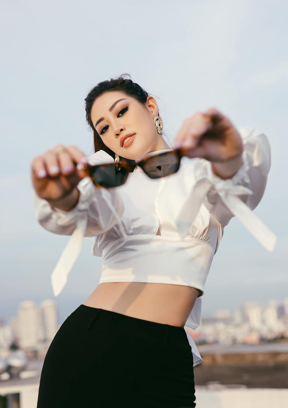 Hoa hậu Khánh Vân chúc cả nhà thật nhiều sức khỏe và năng lượng yêu thương.