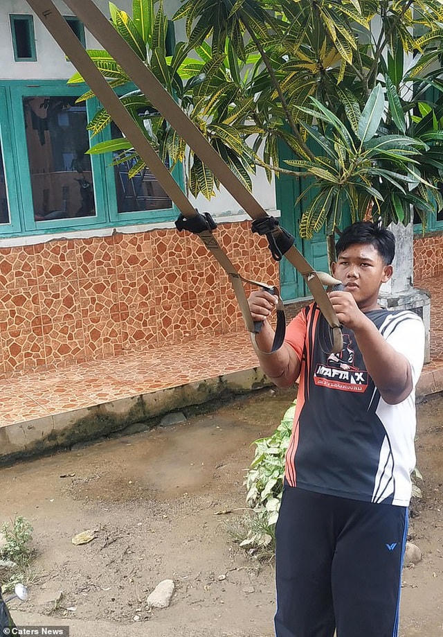 Các chuyên gia dinh dưỡng đã tìm tới để giúp gia đình cậu bé và chính Arya hiểu về chế độ ăn uống lành mạnh.  