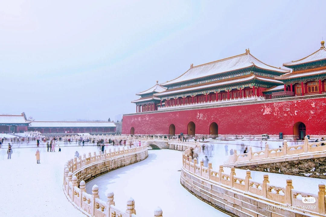Tử Cấm Thành là di sản thế giới được UNESCO công nhận và là di tích được xếp hạng 5A (hạng cao nhất) trong các danh thắng ở Trung Quốc. Hàng năm, công trình này luôn thu hút đông khách du lịch vào bất kỳ mùa nào trong năm. Ảnh: CGTN.