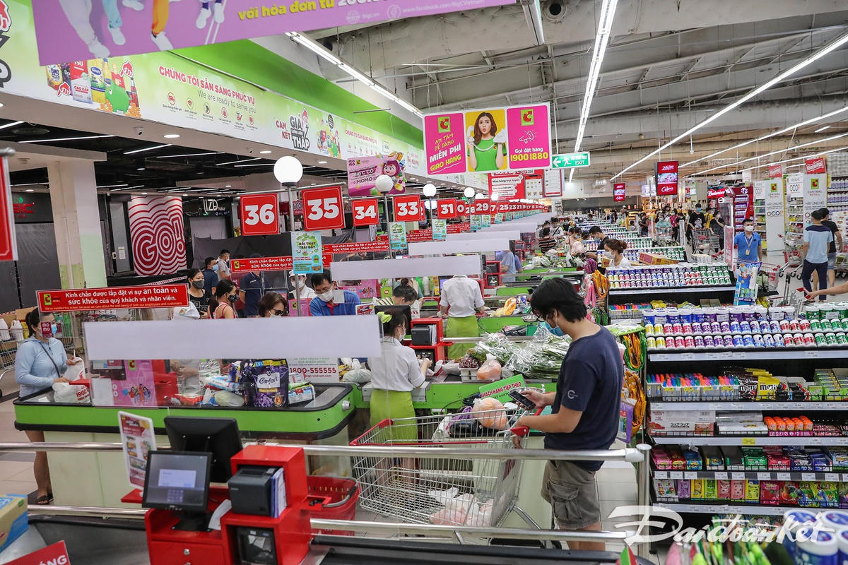 Khu vực thanh toán thông thoáng, người dân không phải chờ đợi lâu. Ảnh: Quang Vinh. 