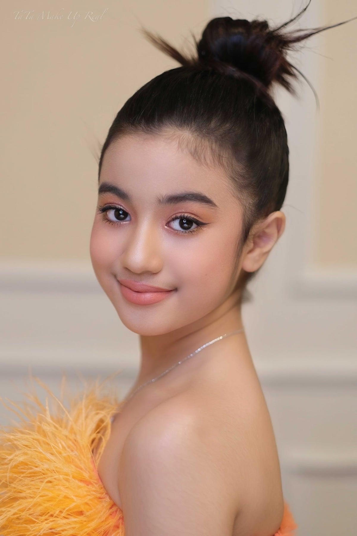 Công chúa Jenna Norodom sở hữu vẻ ngoài quyến rũ và ngọt ngào, tổng hòa của vẻ đẹp lai Á - Âu hoàn hảo. 