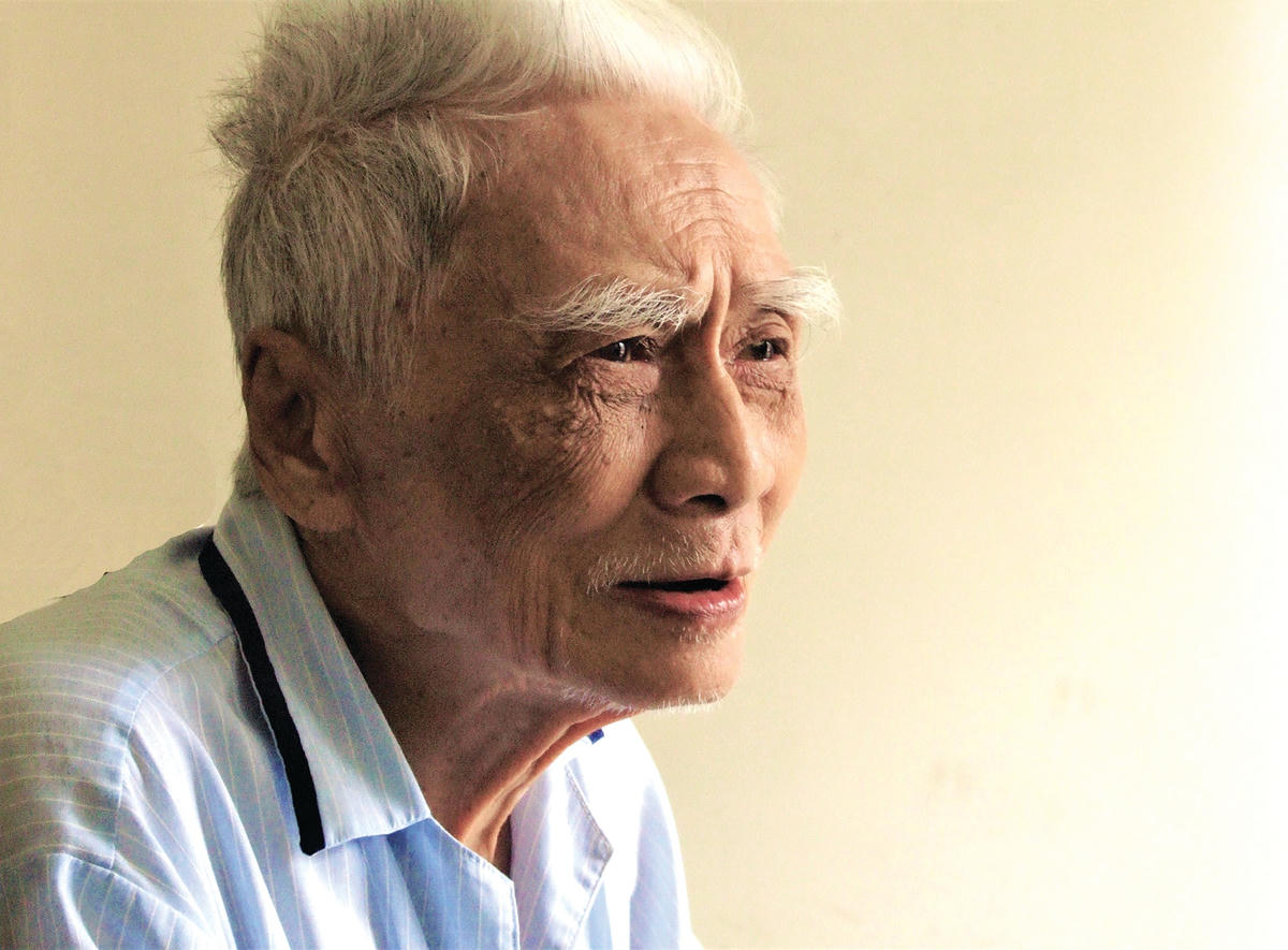 Nhà báo Kỳ Phương.  
