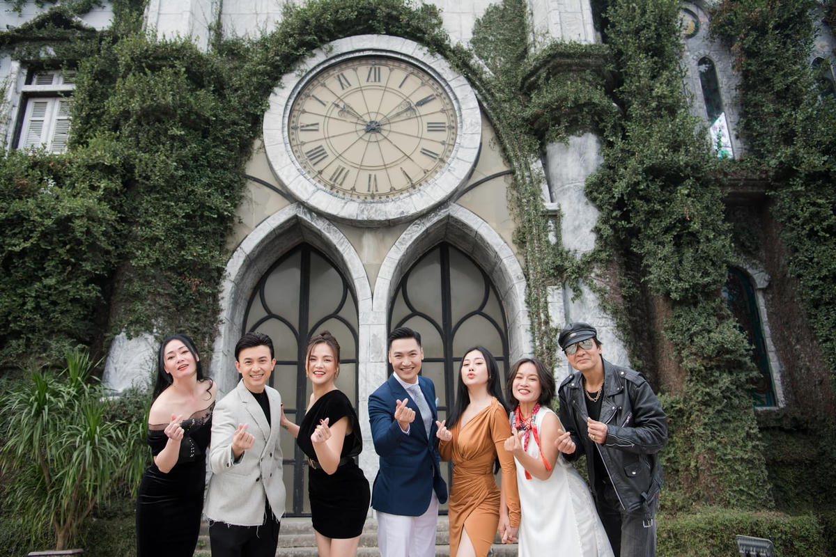 Dàn diễn viên phim "Hương vị tình thân" vẫn gây nhiều cảm xúc cho khán giả khi xuất hiện cùng nhau trong một khung hình.