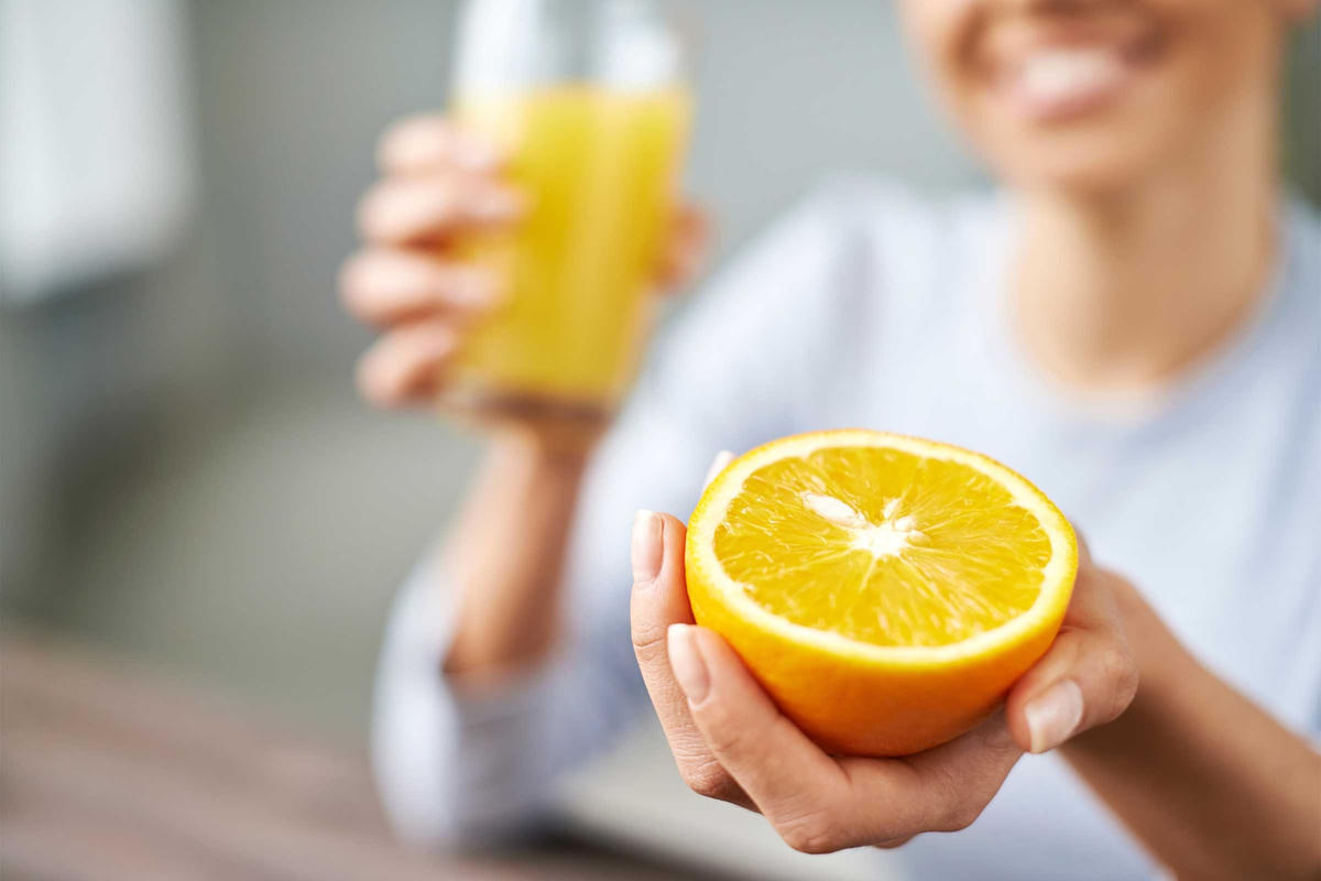 Camgiàu vitamin A, B1, C và các khoáng chất quan trọng, tốt cho hoạt động của trí não.