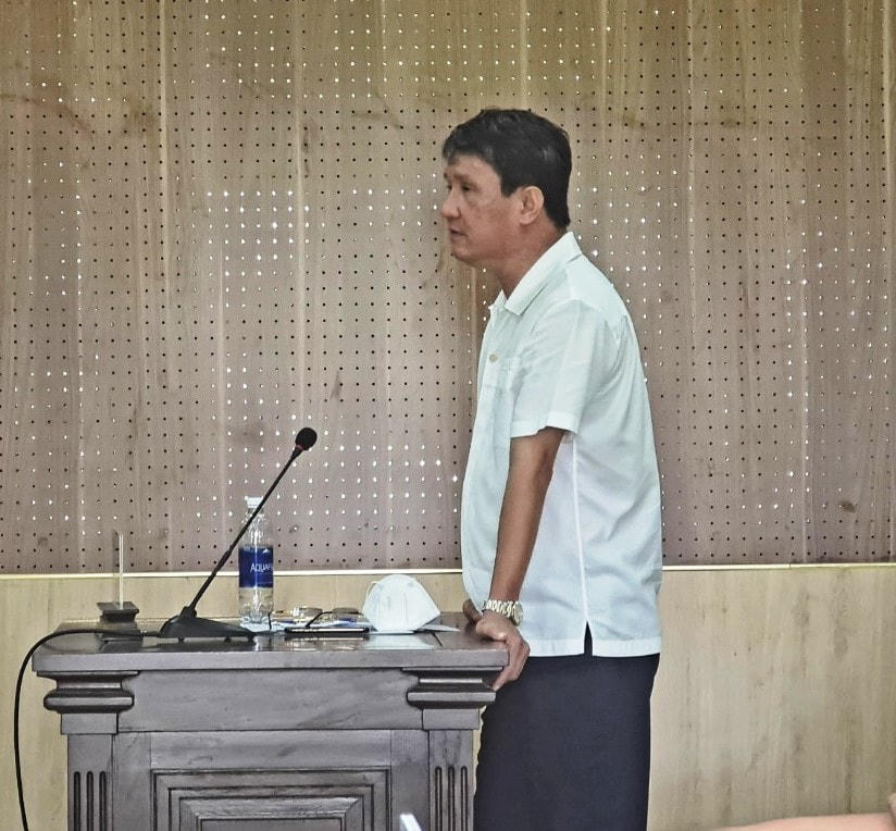 Tại phiên tòa, ông Nguyễn Tiến Dũng, Chủ tịch UBND thị xã Nghi Sơn khẳng định không có mâu thuẫn với ông Tùng trong công việc.