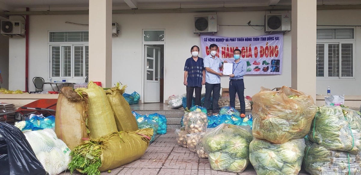 "Gian hàng 0 đồng" của Sở NN-PTNN tỉnh Đồng Nai trao thực phẩm đến người dân vùng cách ly, phong tỏa.