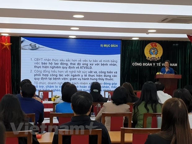 Chủ tịch Công đoàn Y tế Việt Nam phát biểu tại buổi lễ. Ảnh: PV/Vietnam+.  