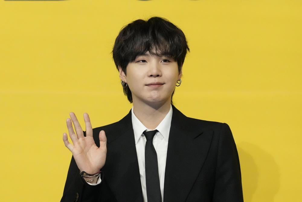 Suga. Ảnh: AP.