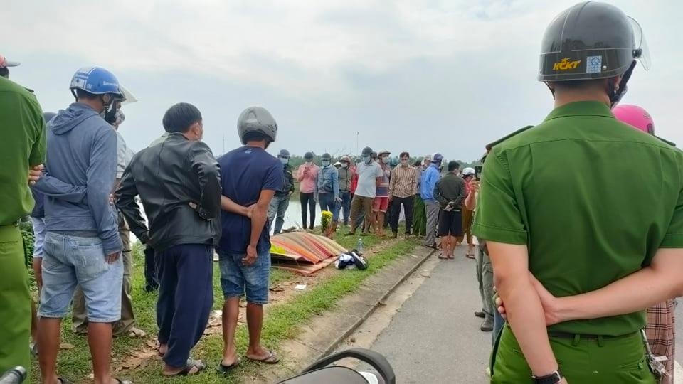 Lực lượng chức năng vớt được thi thể anh D.