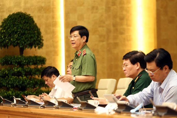 Thứ trưởng Bộ Công an Nguyễn Văn Sơn phát biểu ý kiến. Ảnh: VGP.