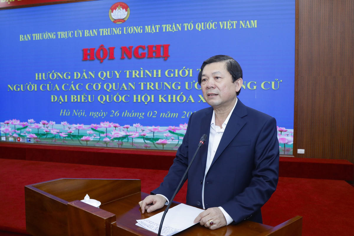 Phó Chủ tịch UBTƯ MTTQ Việt Nam Nguyễn Hữu Dũng hướng dẫn quy trình, thủ tục giới thiệu người ứng cử ĐBQH khóa XV.