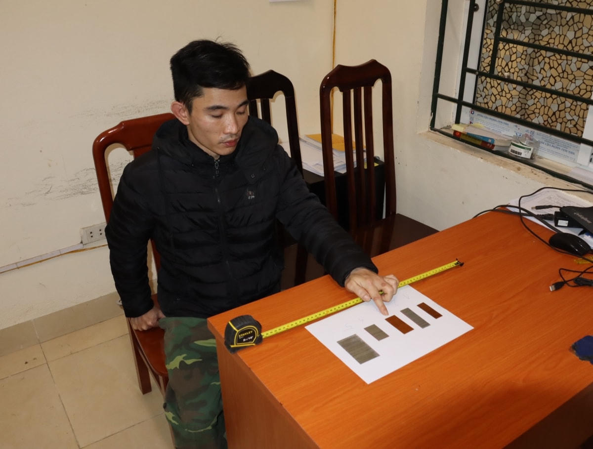 Một số hình ảnh bị can Nguyễn Trung Huyên thực nghiệm hiện trường.