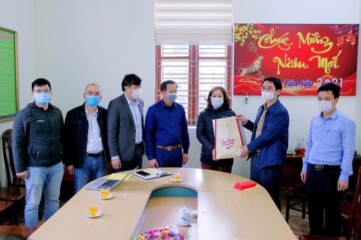 Ông Phạm Văn Thành, Bí thư, Chủ tịch UBND thị xã Đông Triều thăm, động viên lực lượng phản ứng nhanh hỗ trợ công tác phòng, chống dịch Covid-19 cảu tỉnh tại thị xã Đông Triều