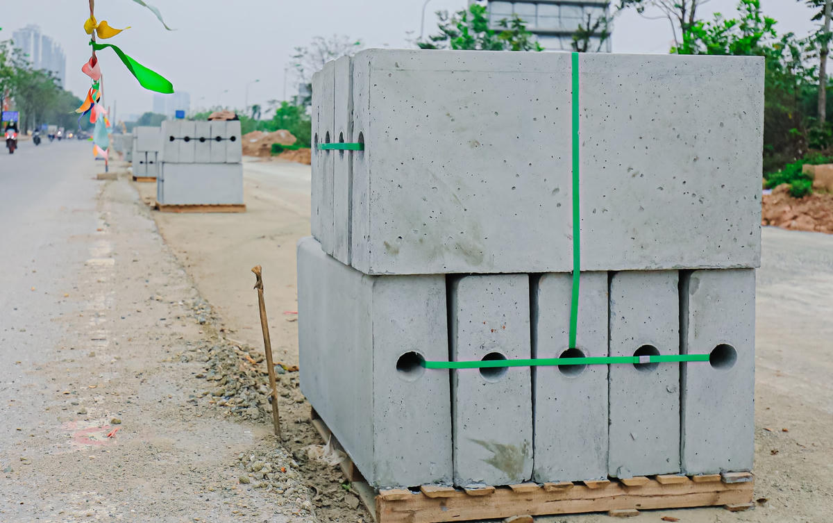 Vật liệu xây dựng tại dự án đều đã tập kết tại công trường. Mỗi hạng mục đều được thực hiện cẩn thận để bảo đảm chất lượng công trình.