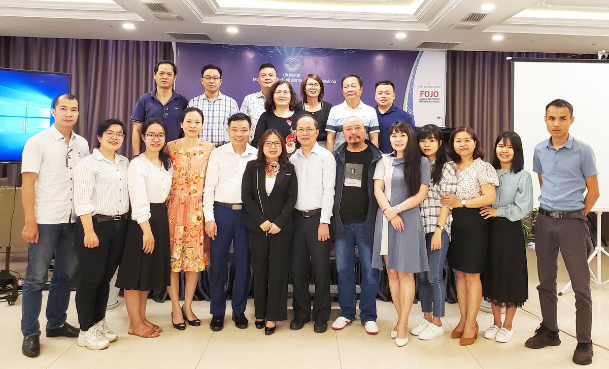 Ban tổ chúc, giảng viên và các học viên tham gia tập huấn. Ảnh Trung tâm LCTTSQG