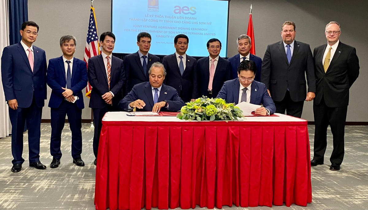 PV GAS và Công ty Đầu tư AES ký kết 'Thỏa thuận liên doanh thành lập và vận hành Công ty TNHH Kho cảng LNG Sơn Mỹ'