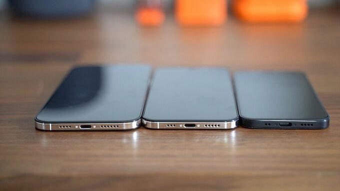 Thiết kế iPhone 12 "gợi nhớ" iPhone 5. Ảnh: MacRumors.  