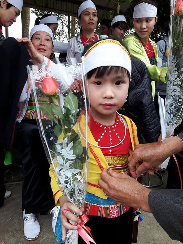 Thí sinh nhỏ tuổi từng tham gia hội thi “nói tiếng dân tộc Mường”.