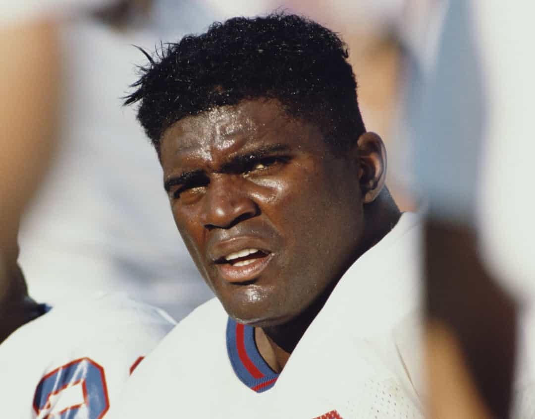 Cầu thủ bóng đá Lawrence “LT” Taylor được biết đến trong các bộ phim như "Any Given Sunday" (1999), "The Waterboy" (1998) và "In Hell" (2003).