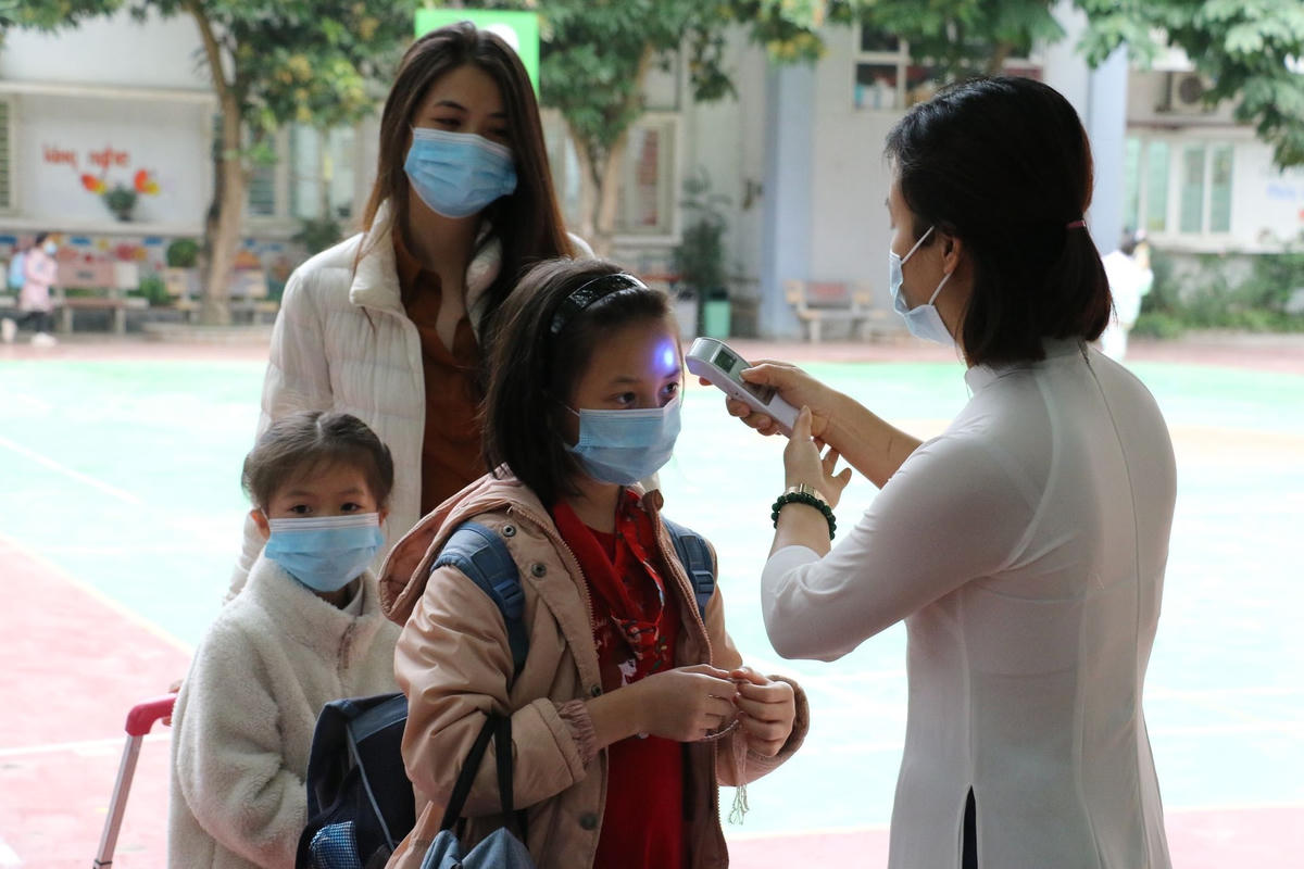 Học sinh Hà Nội ngày đầu đến trường sau kỳ nghỉ Tết dài