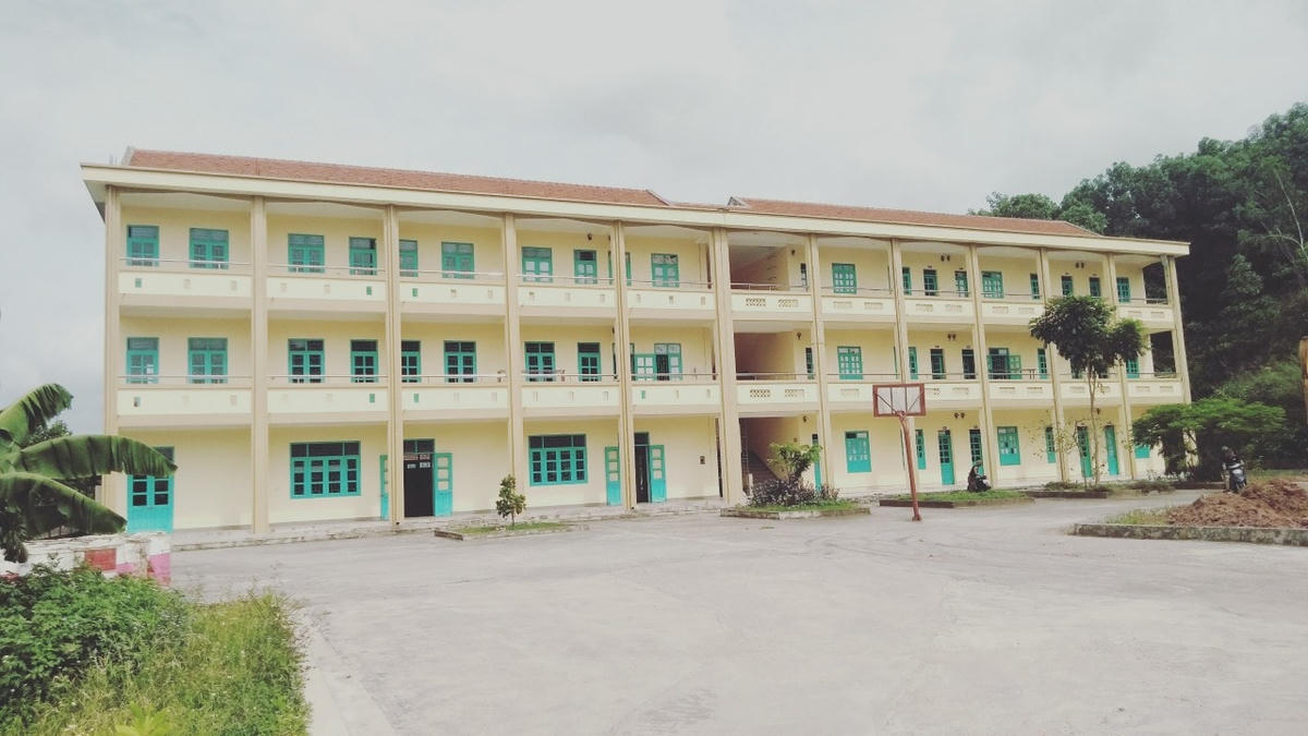 Do là trường ngoài công lập ở địa bàn khó khăn nên Trường THPT Nguyễn Trãi chỉ tuyển được 71 học sinh của huyện Tiên Yên.
