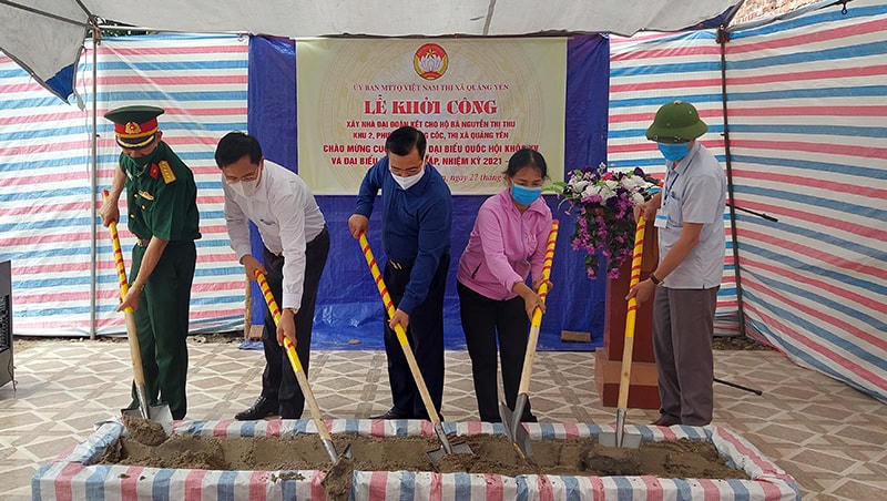 Khởi công xây dựng nhà cho bà Nguyễn Thị Thu.