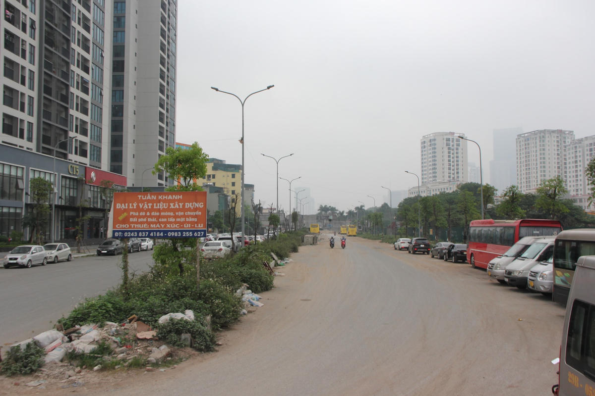 Còn đoạn nối giữa đường Phạm Hùng - Lê Đức Thọ, quận Nam Từ Liêm (TP. Hà Nội) có chiều dài hơn 1 km, được phê duyệt từ năm 2017. Nhưng cho đến nay dự án đoạn đường nối này mới hoàn thành khoảng 70-80 % tiến độ.