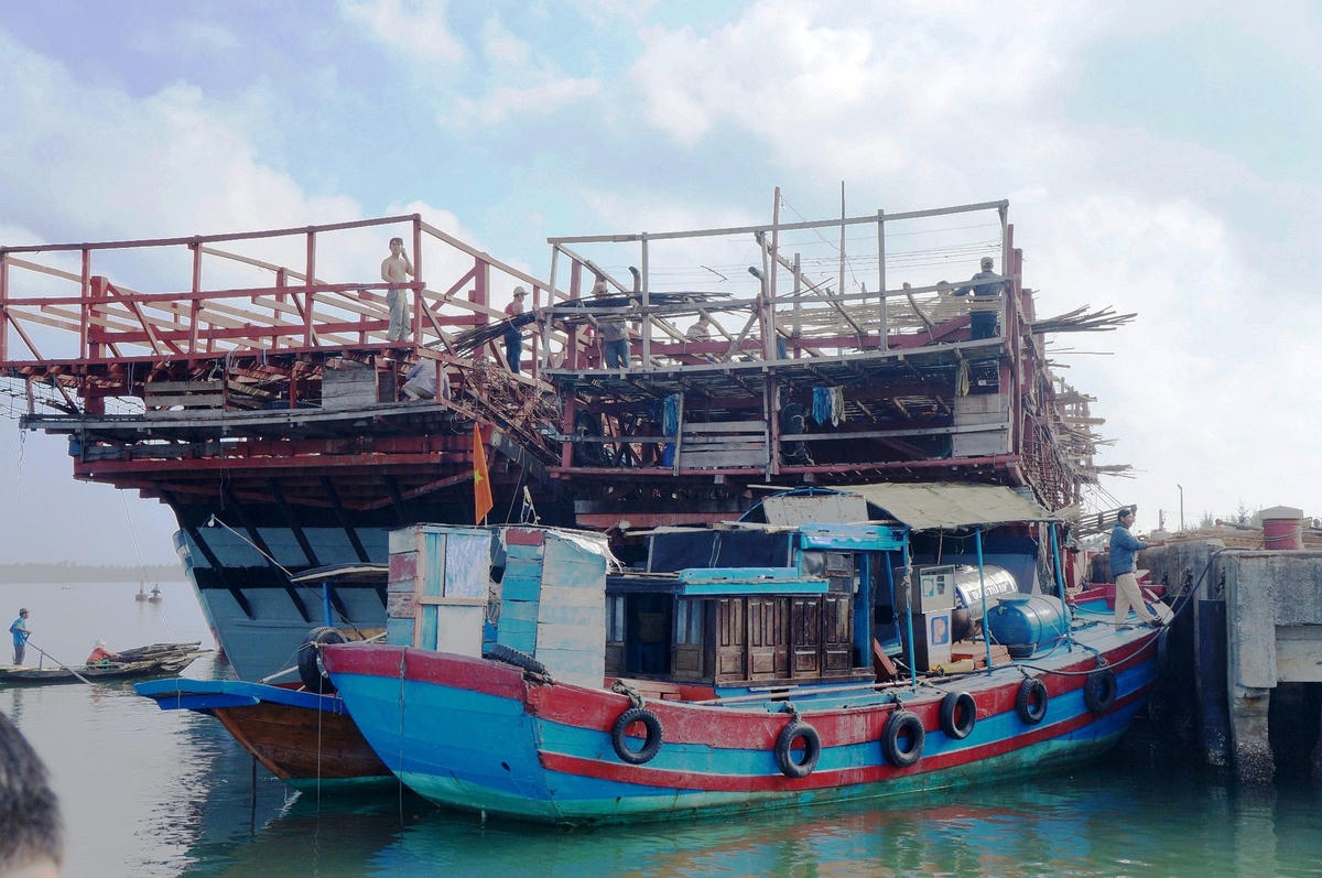 Một tàu câu mực của ngư dân. (Ảnh minh họa).