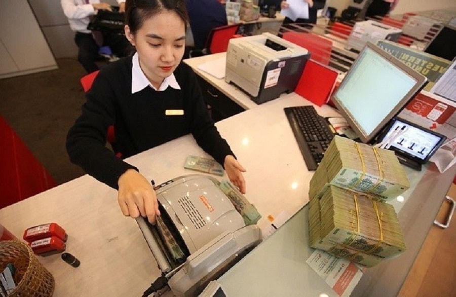 Không ít ngân hàng “ôm” trái phiếu doanh nghiệp.