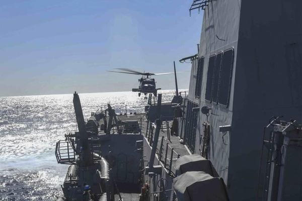 Chiến hạm USS Ralph Johnson của Mỹ thực hiện các hoạt động an ninh biển và hợp tác an ninh trên Biển Đông.