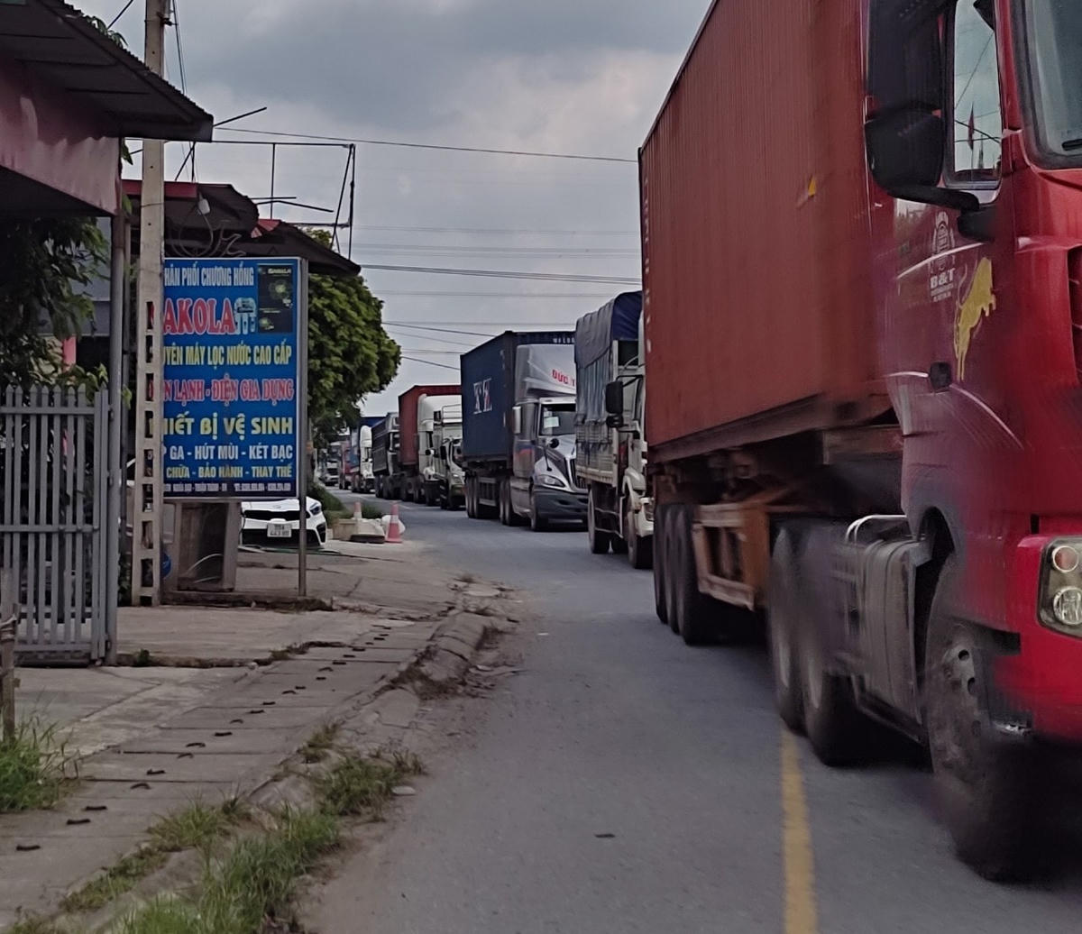 QL 38 đoạn từ Hải Dương vào Bắc Ninh bị ùn tắc kéo dài 
