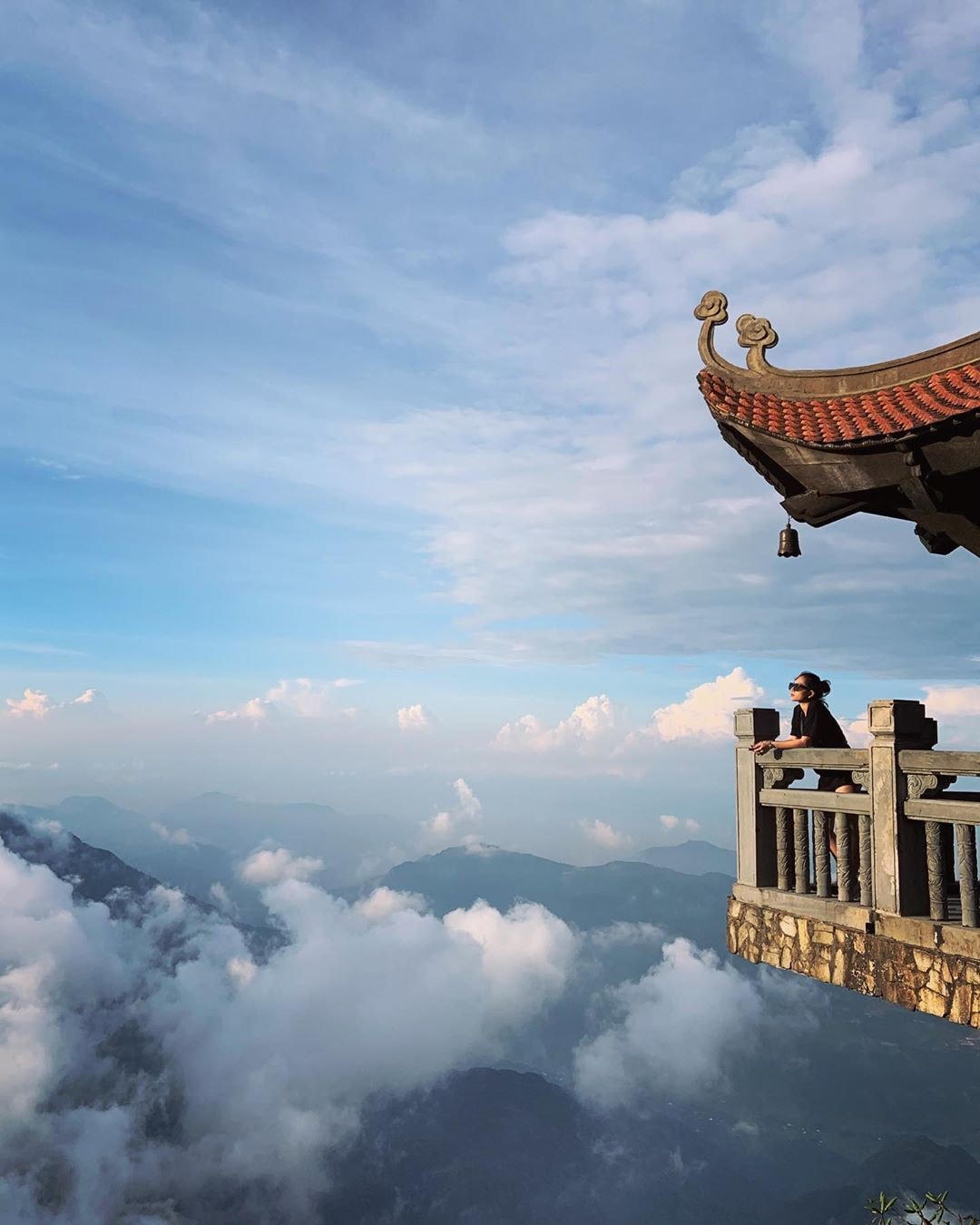 Đỉnh Fansipan là địa điểm săn mây lí tưởng. Nguồn: Internet.